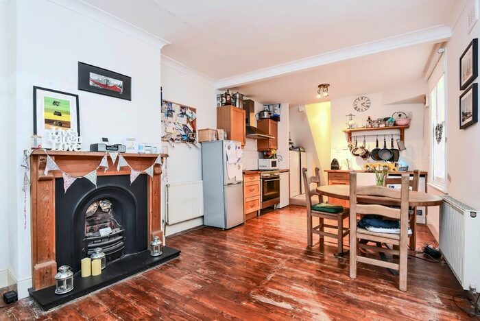 2 Bedroom Flat To Rent In Stephendale Road, London, SW6