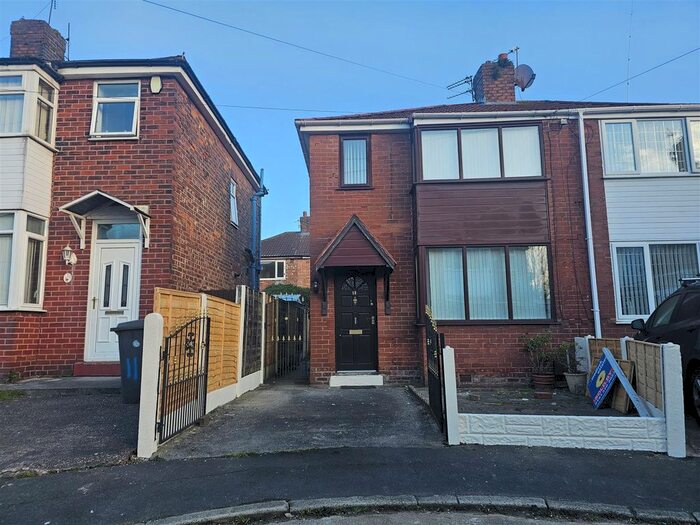 3 Bedroom Property To Rent In Lynn Drive, Droylsden, Manchester, M43