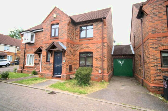 3 Bedroom Semi-Detached House To Rent In Muirfield, Luton, LU2