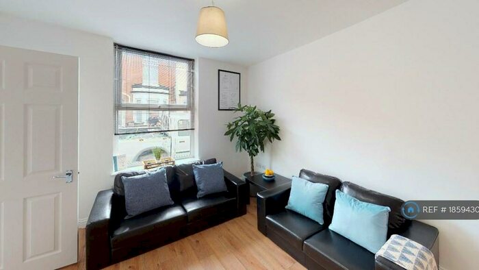 7 Bedroom Terraced House To Rent In Hudson Road, Southsea, PO5