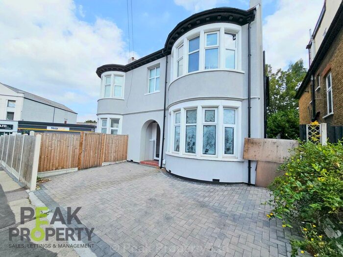 3 Bedroom Flat To Rent In Albion Road, Westcliff On Sea, SS0