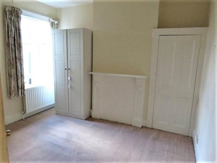 2 Bedroom Apartment To Rent In Playfield Crescent, East Dulwich, London, SE22