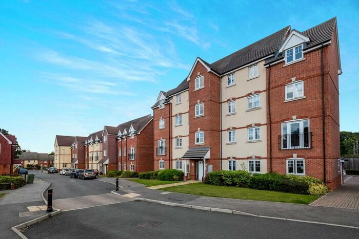 2 Bedroom Flat To Rent In Garstons Way, GU34