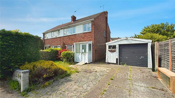 3 Bedroom Semi-Detached House For Sale In Brookfield Road, Aldershot, Hampshire, GU12
