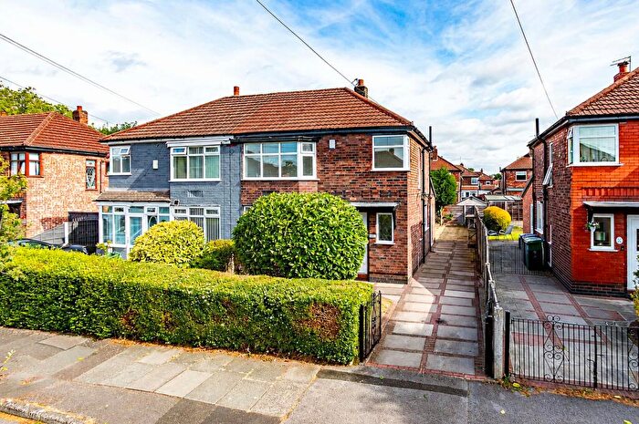 3 Bedroom Semi-Detached House For Sale In Bradfield Road, Urmston, Manchester, M41