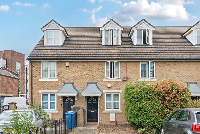 3 Bedroom Terraced House For Sale In Banfield Road, London, SE15