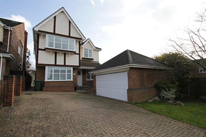 4 Bedroom Detached House To Rent In Avenue Road, Benfleet, Essex, SS7