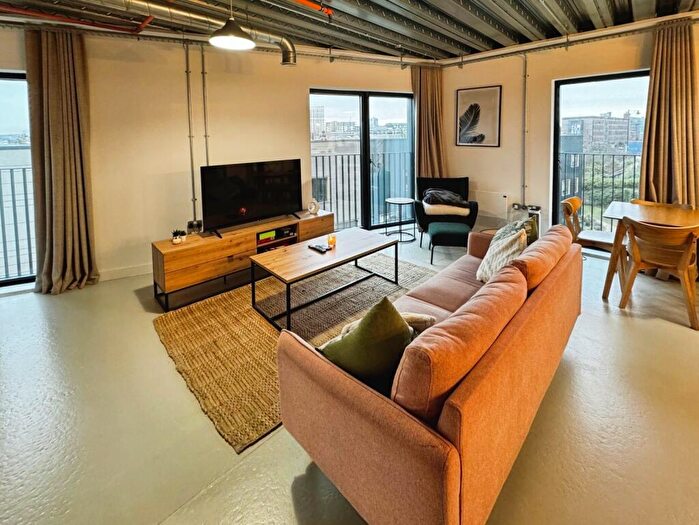 2 Bedroom Flat To Rent In Happy Walk, Leeds, West Yorkshire, LS9