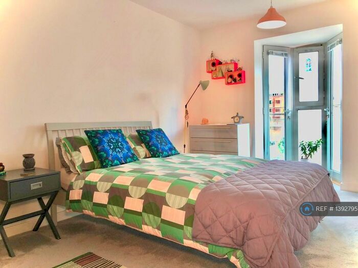 1 Bedroom Flat To Rent In Eldon Court, Romford, RM1