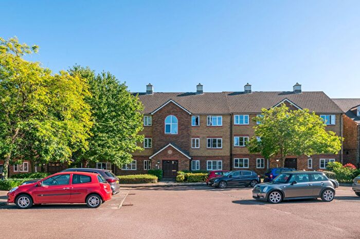 2 Bedroom Flat To Rent In Birkheads Road, Reigate, RH2