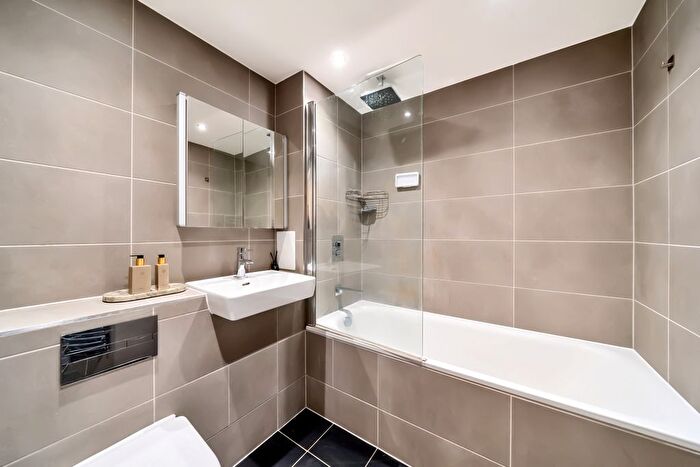 1 Bedroom Flat For Sale In Hudson Building, Prospect Row, London, E15