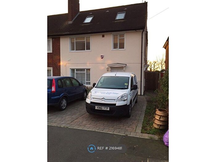 2 Bedroom Flat To Rent In Beech Ave, Ruislip, HA4