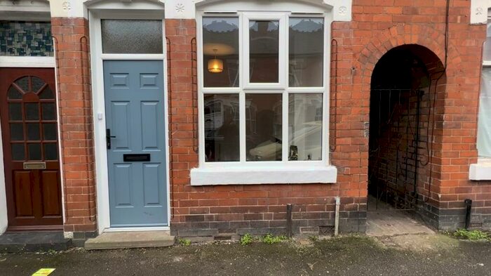 2 Bedroom House To Rent In Bank Street, Birmingham, B14