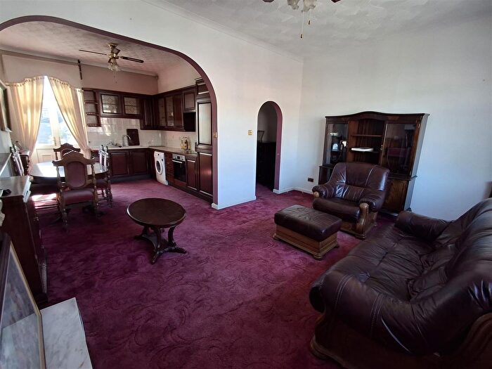 2 Bedroom Flat To Rent In Crwys Road, Cardiff, CF24