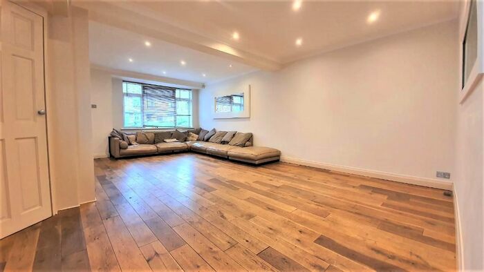 3 Bedroom Semi-Detached House To Rent In Lansbury Road, Enfield, London, Uk, EN3