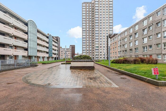 2 Bedroom Flat For Sale In Dundasvale Court, Glasgow, G4