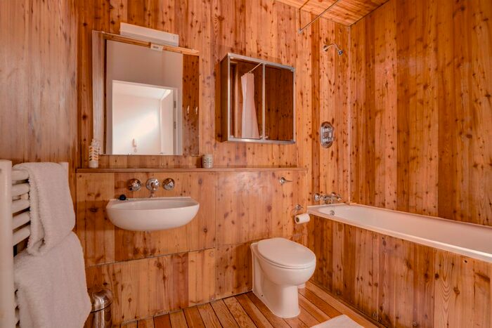 1 Bedroom Flat To Rent In Garratt Lane, London, SW18