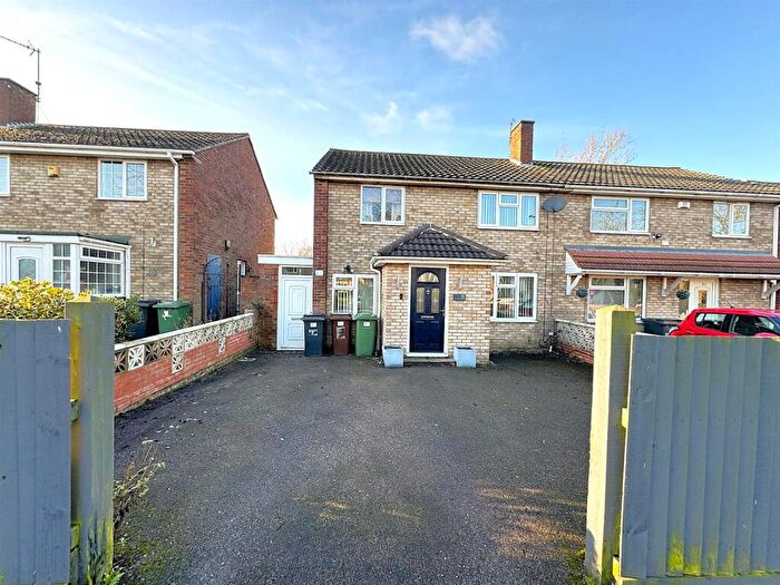 3 Bedroom Semi-Detached House For Sale In Glastonbury Road, Corby, NN18