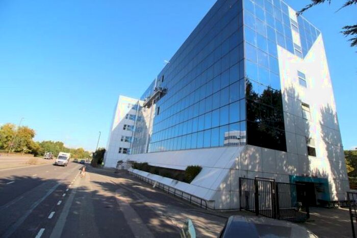 1 Bedroom Flat To Rent In London Road, Lowfield Heath, RH10