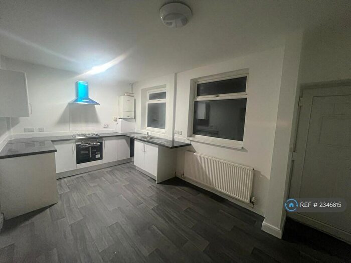 3 Bedroom End Of Terrace House To Rent In Chesterton Road, Oldham, OL1