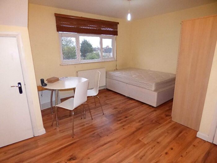 Studio To Rent In High Street, Ilford, IG6