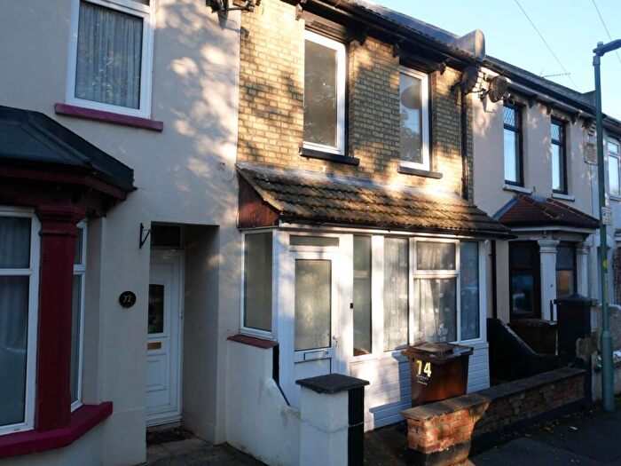 3 Bedroom Terraced House To Rent In York Avenue, Gillingham, Kent, ME7