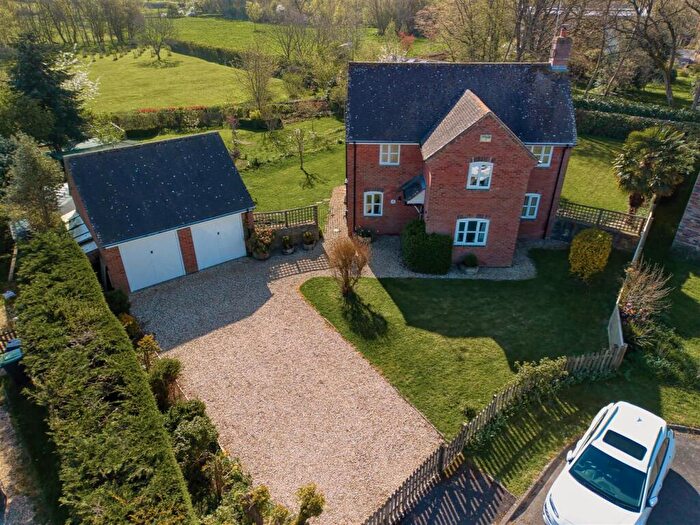 4 Bedroom Detached House For Sale In Kings Stag, DT10