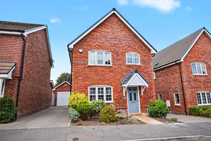 3 Bedroom Detached House For Sale In Carpenters Way, Badshot Lea, Farnham, GU9