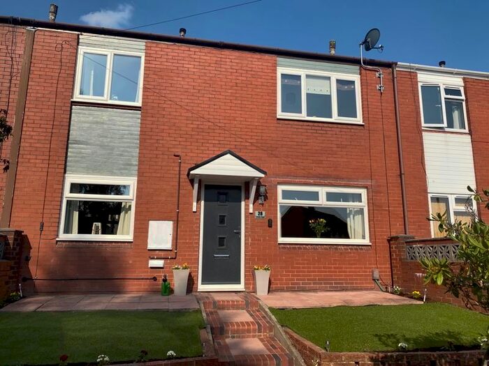 3 Bedroom Town House To Rent In Lundy Road, Blurton, Stoke-On-Trent, Staffordshire, ST3
