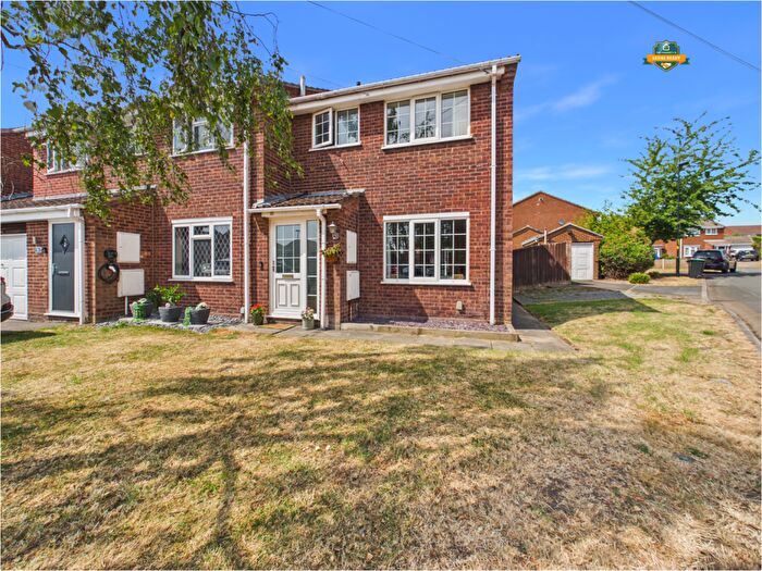 3 Bedroom Semi-Detached House For Sale In Oak Farm Close, Walmley, Sutton Coldfield, B76