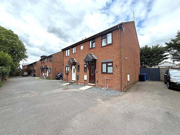 3 Bedroom Semi Detached House For Sale In Highview Gardens, Parkstone, Poole, BH12