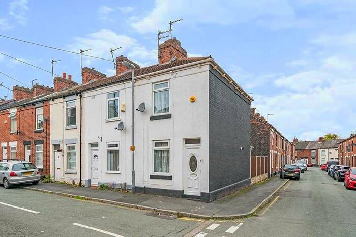 2 Bedroom End Of Terrace House To Rent In Chaucer Street, Runcorn, Cheshire, WA7