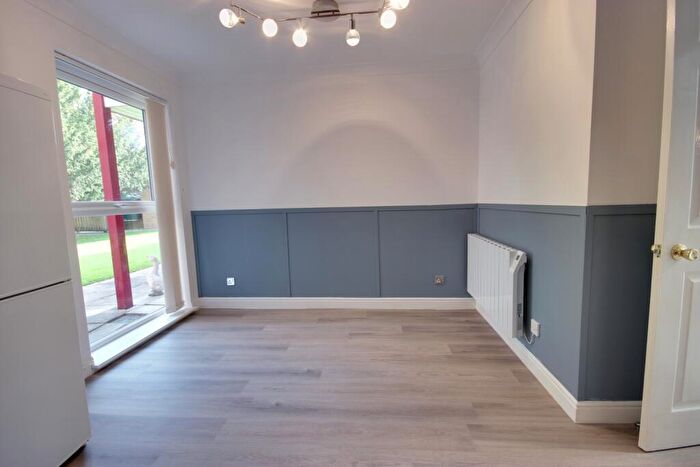 2 Bedroom Apartment To Rent In Old Manor Lawns, Long Lane, Beverley, HU17