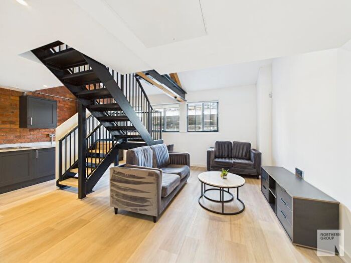 2 Bedroom Apartment To Rent In Flat :: Gramercy House, M1