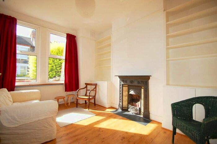 2 Bedroom Flat To Rent In Avarn Road, Tooting, London, SW17
