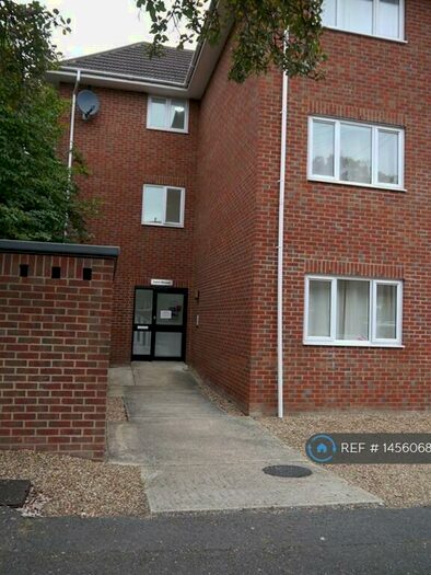 1 Bedroom Flat To Rent In Larn House, Maidenhead, SL6
