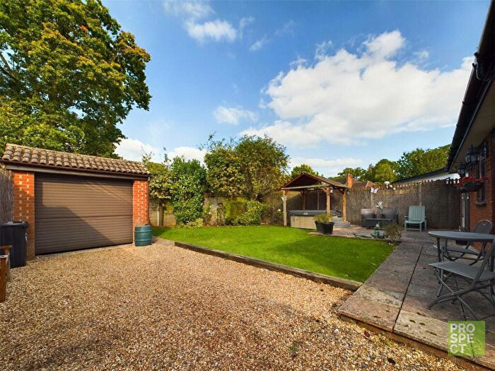 2 Bedroom Bungalow For Sale In Nine Mile Ride, Finchampstead, Wokingham, Berkshire, RG40