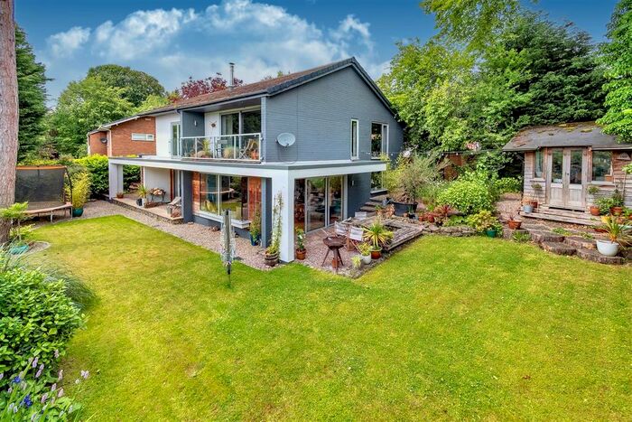 4 Bedroom Detached House For Sale In Madeley Close, Hale, Altrincham, WA14