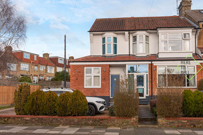 5 Bedroom End Of Terrace House For Sale In Eton Avenue, East Barnet, EN4