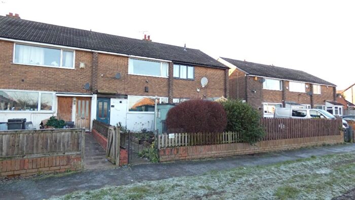 3 Bedroom Town House For Sale In Hill Rise Grove, Leeds, West Yorkshire, LS13