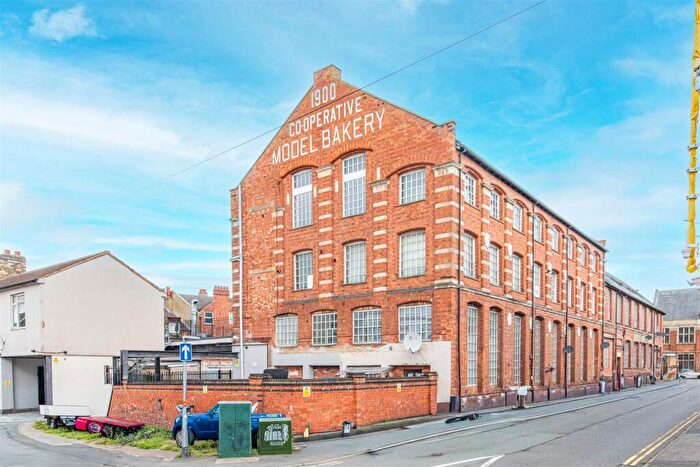 3 Bedroom Apartment To Rent In King Street, Kettering, NN16