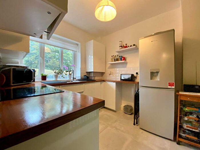 2 Bedroom Flat To Rent In Brine House, Bow, E3