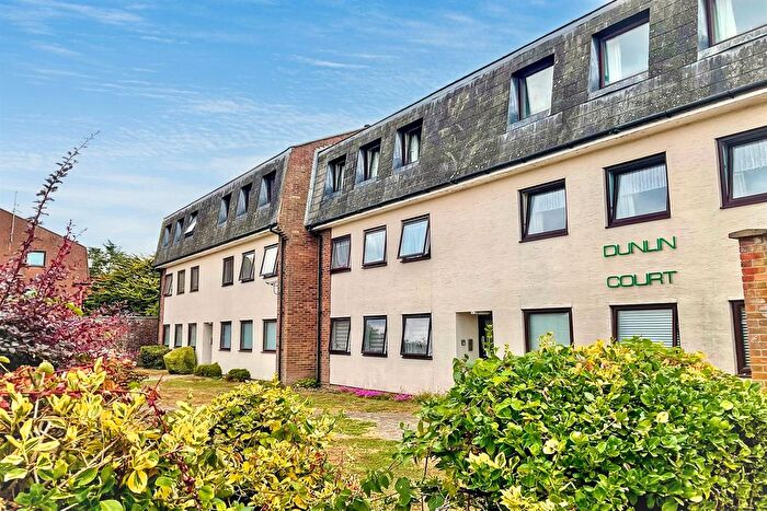 2 Bedroom Flat For Sale In Dunlin Court, Cedar Crescent, St Marys Bay, TN29