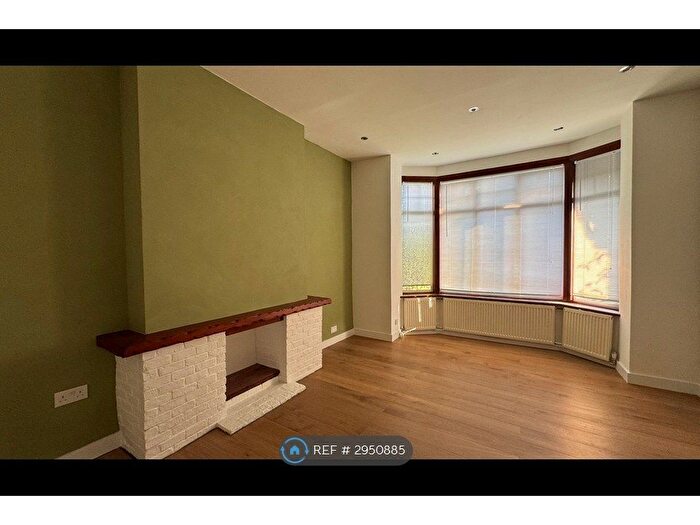 1 Bedroom Flat To Rent In Melrose Avenue, Mitcham, CR4
