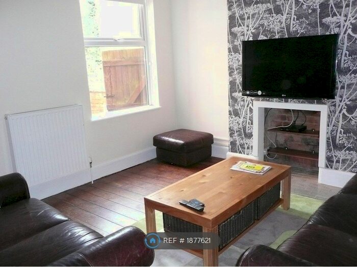 5 Bedroom Semi-Detached House To Rent In Rolleston Drive, Nottingham, NG7