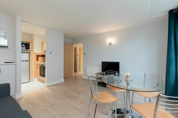 1 Bedroom Flat To Rent In Consort Rise House, - Buckingham Palace Rd, Belgravia, Westminster, London, SW1W