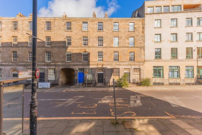 2 Bedroom Flat To Rent In East Fountainbridge, Tollcross, Edinburgh, EH3