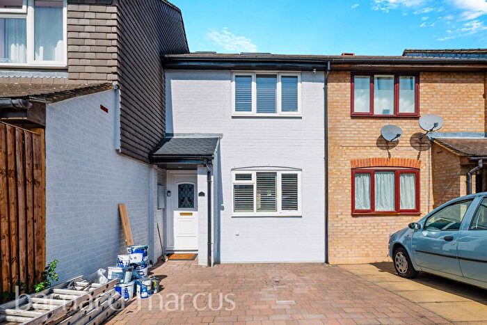 3 Bedroom Semi-Detached House For Sale In Belgrave Walk, Mitcham, CR4