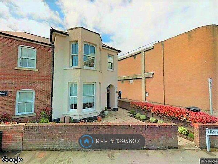 2 Bedroom Flat To Rent In Temple Mews, Gosport PO12