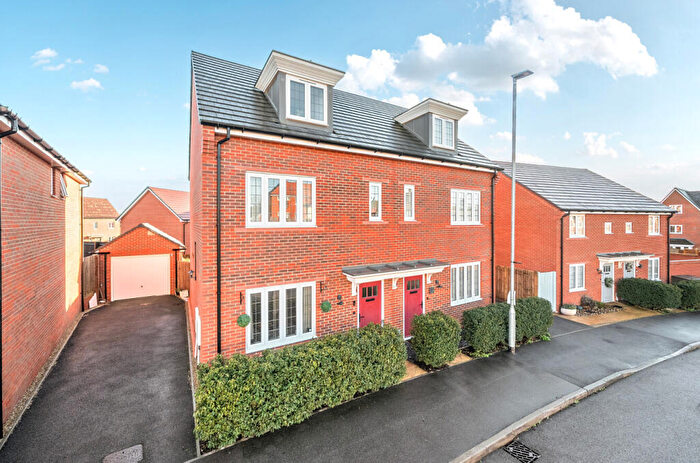 3 Bedroom Semi Detached House For Sale In St. Georges Park, Binfield, Bracknell, Berkshire, RG42